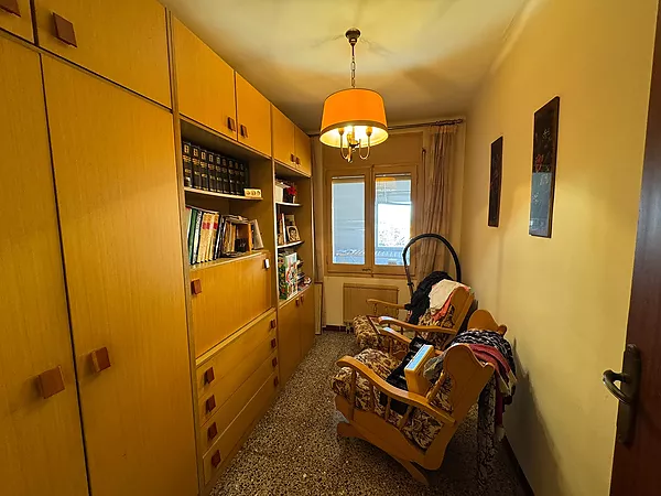 Pis familiar de 4 habitacions amb espectacular terrassa i dues places de pàrquing