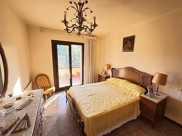 Pis familiar de 4 habitacions amb espectacular terrassa i dues places de pàrquing