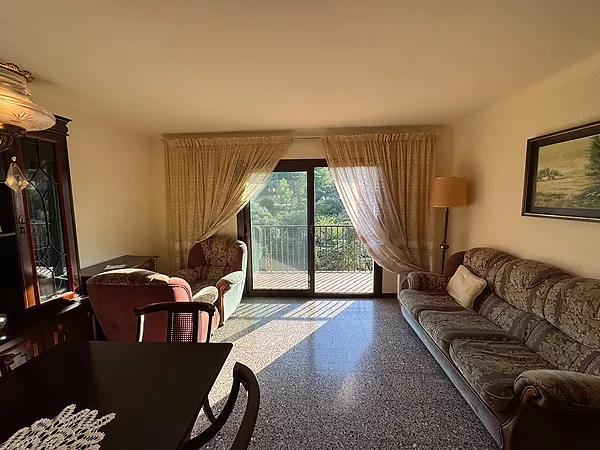 Pis familiar de 4 habitacions amb espectacular terrassa i dues places de pàrquing