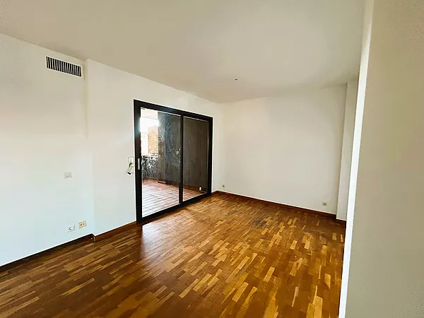 Se alquila piso al lado de la estación del AVE