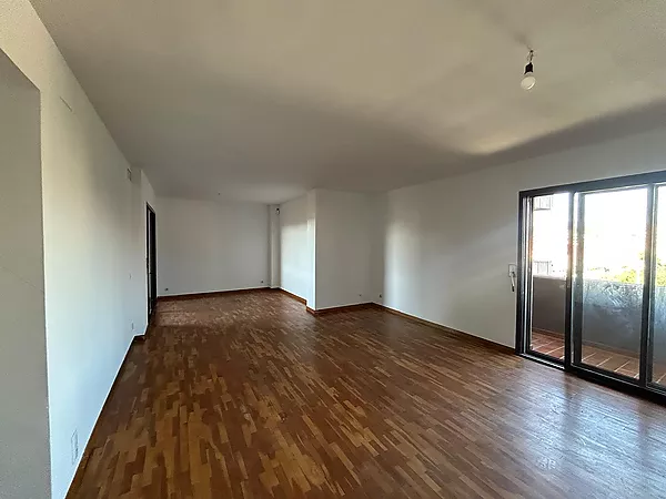 Se alquila piso al lado de la estación del AVE