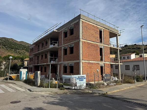 New construction apartments in Colera. Apartments with terrace and garden