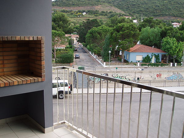 Duplex amb vistes davant del parc infantil de Colera