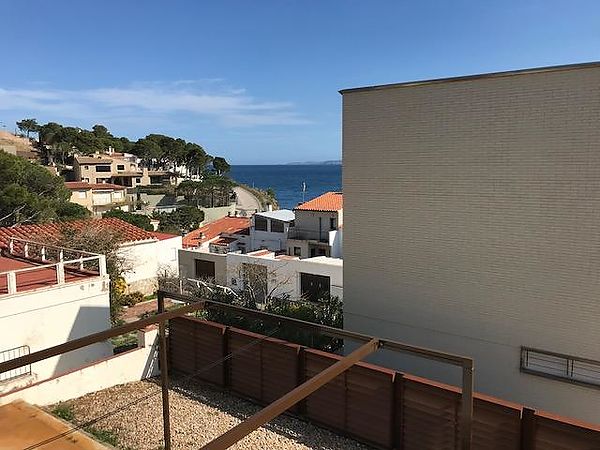 Summer rental of a study on the Rovellada with terrace and sea views