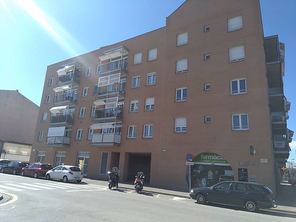 Es lloga pis a Casernes, al costat del Wellnes