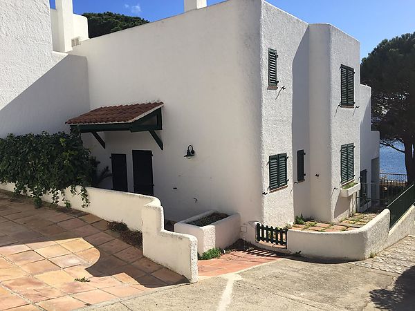 ESPECTACULAR CASA A PRIMERA LÍNIA DE MAR