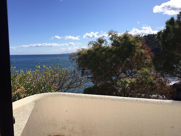 ESPECTACULAR CASA A PRIMERA LÍNIA DE MAR