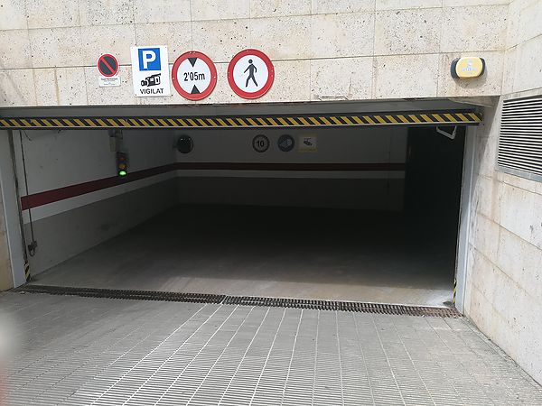 Parking de alquiler en Casernes