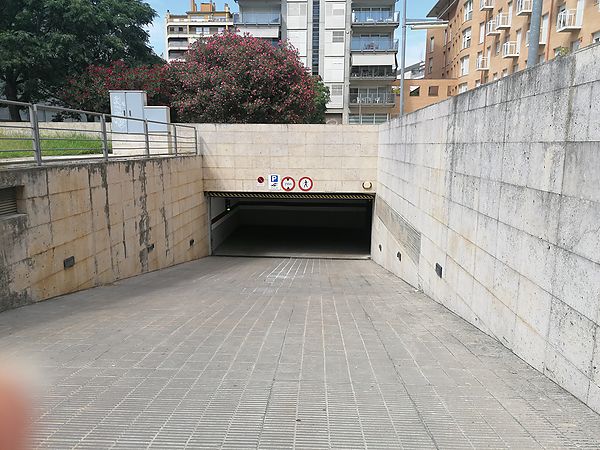 Pàrquing de lloguer a Casernes