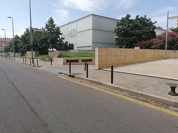 Pàrquing de lloguer a Casernes