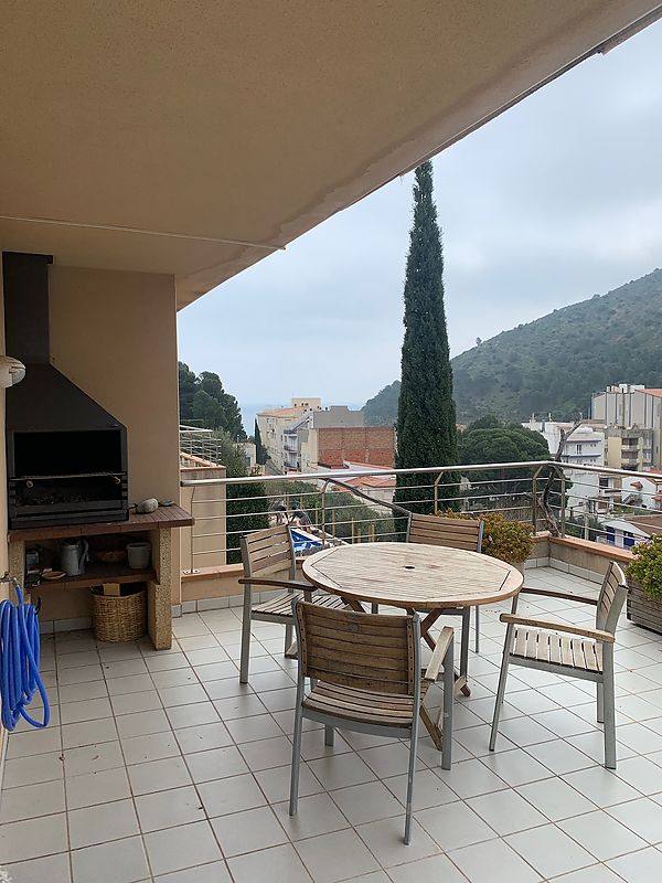 Maison jumelée avec piscine et terrasse