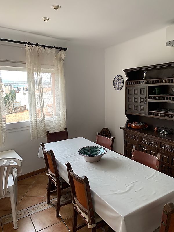 Pis de 4 habitacions molt lluminós, molt a prop de la platja