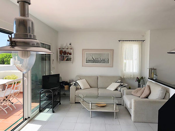 Casa adossada situada al Complex residencial Roca Blanca