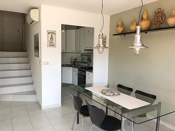 Casa adossada situada al Complex residencial Roca Blanca