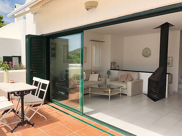 Casa adossada situada al Complex residencial Roca Blanca