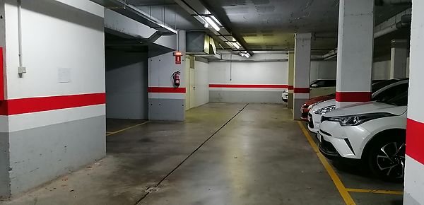 Pàrquing en venda a Girona, a Casernes, davant del Parc Migdia