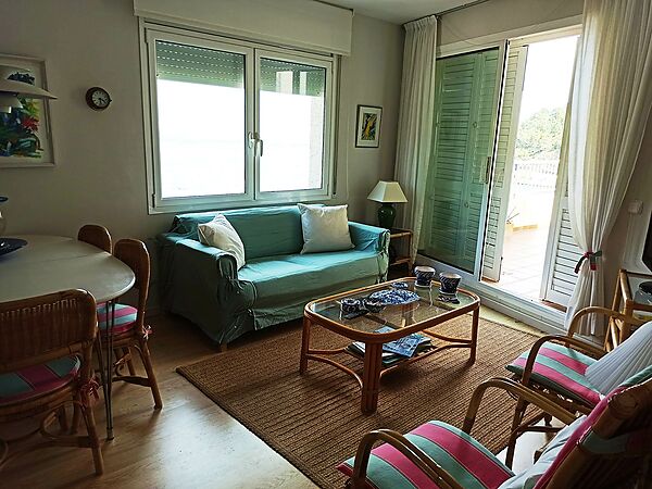 Apartamento turístico de dos habitaciones en el Puerto de Colera